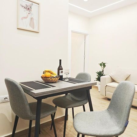 New Apartment Close To Sea And Downtown Vlora Kültér fotó