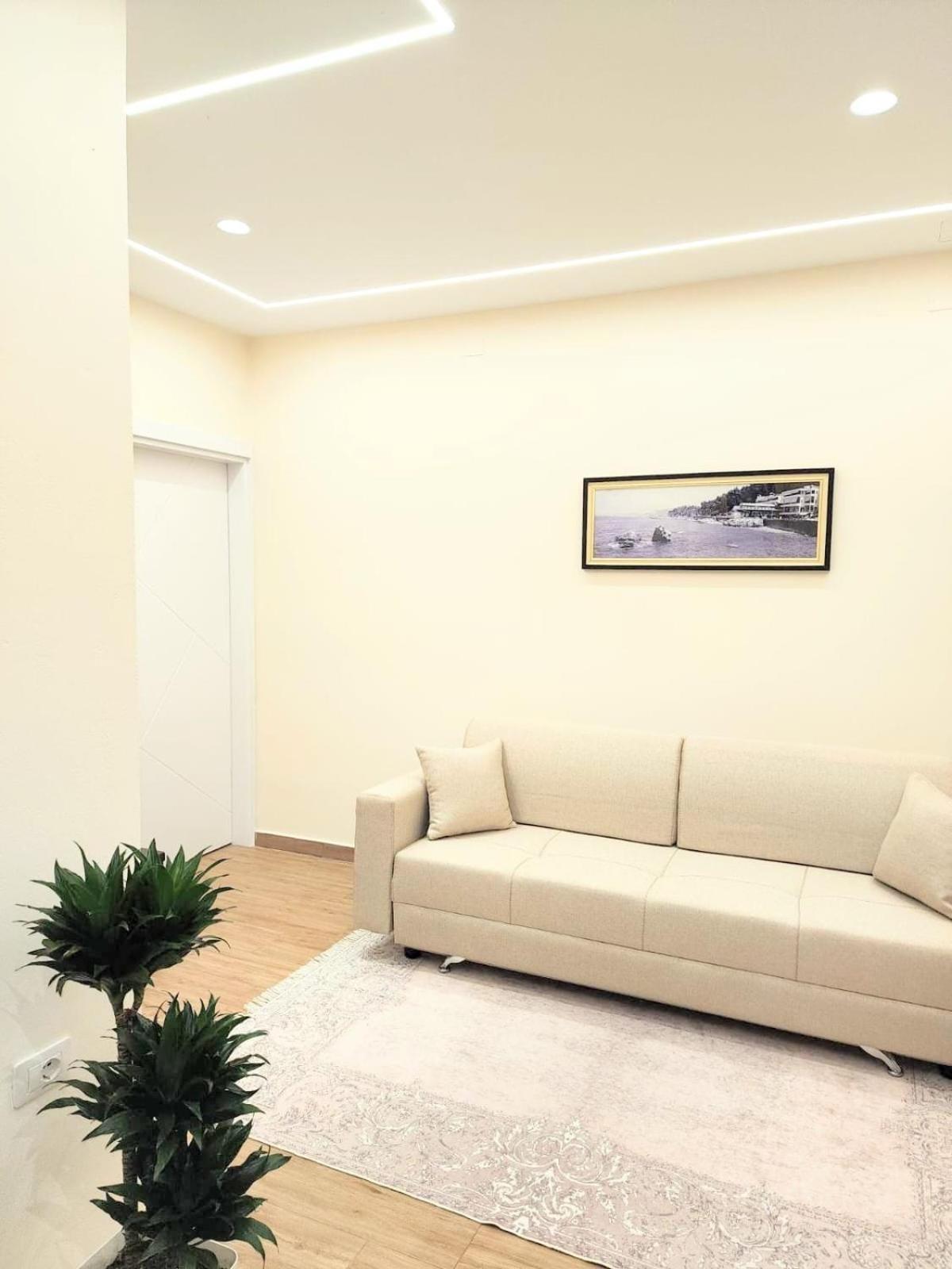 New Apartment Close To Sea And Downtown Vlora Kültér fotó