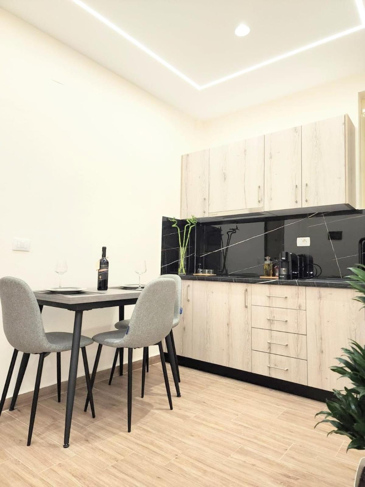 New Apartment Close To Sea And Downtown Vlora Kültér fotó