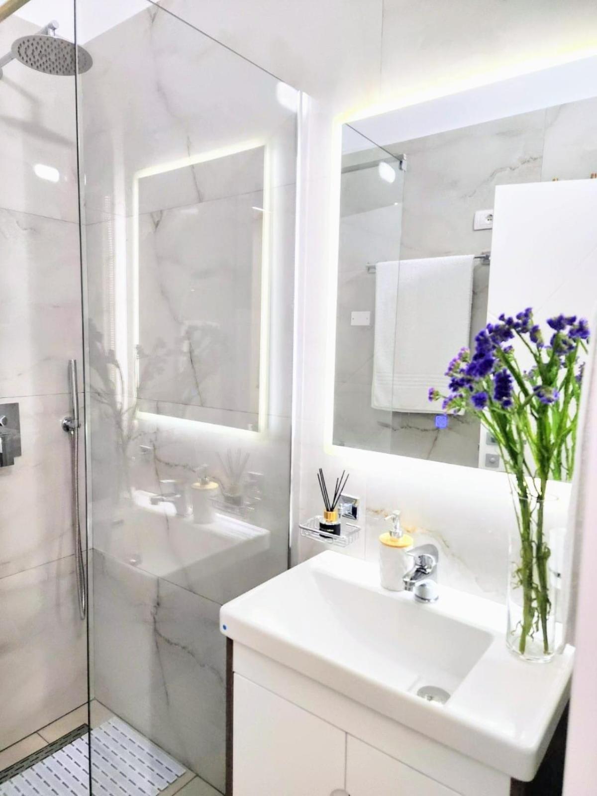 New Apartment Close To Sea And Downtown Vlora Kültér fotó