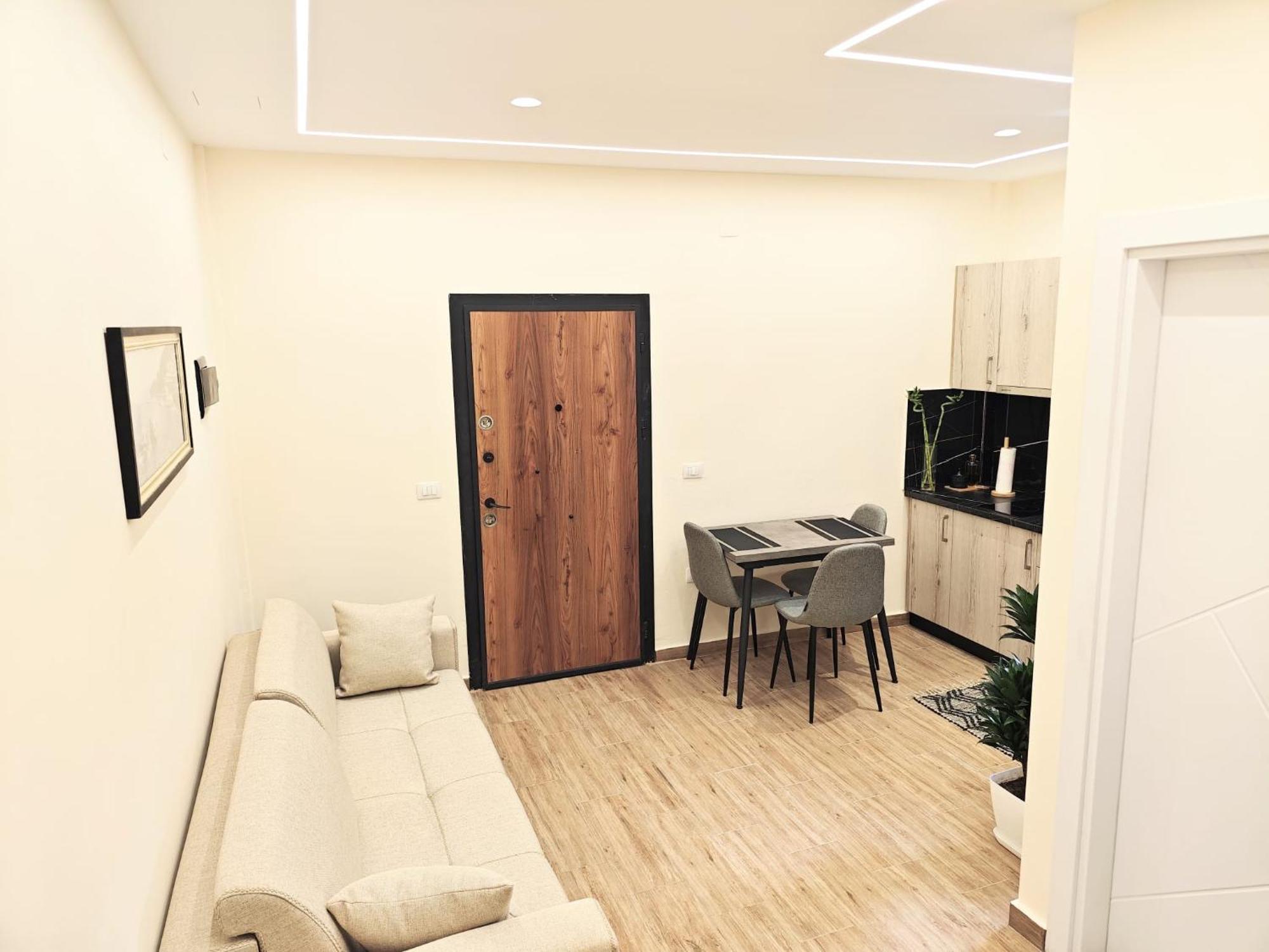 New Apartment Close To Sea And Downtown Vlora Kültér fotó