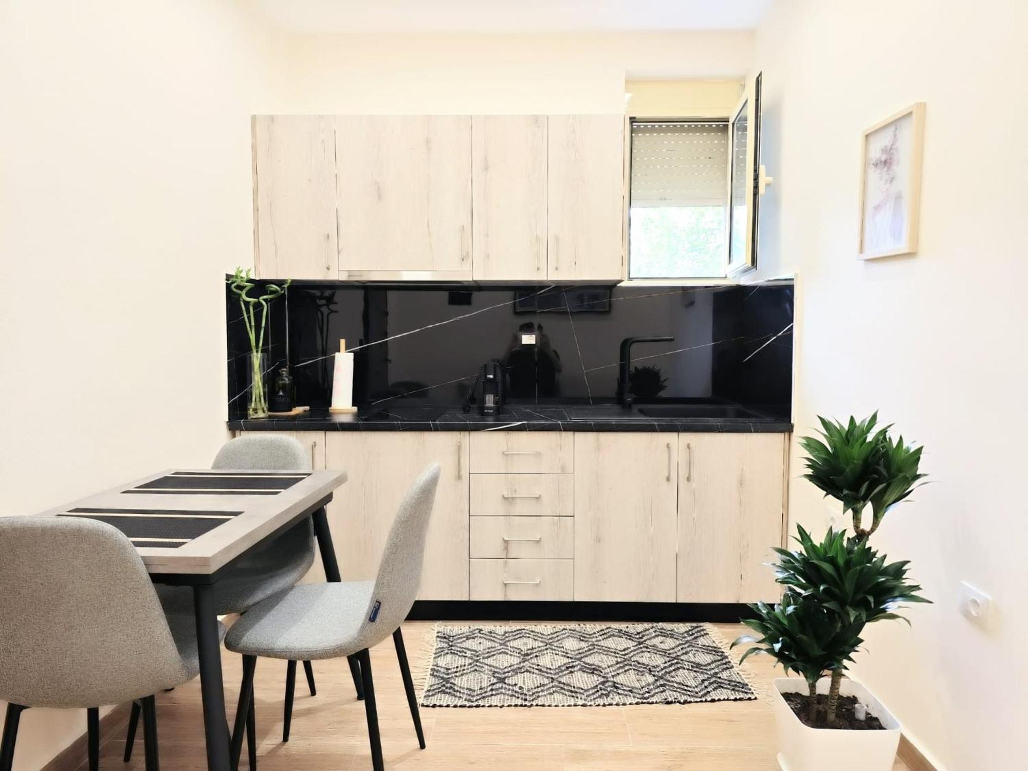 New Apartment Close To Sea And Downtown Vlora Kültér fotó