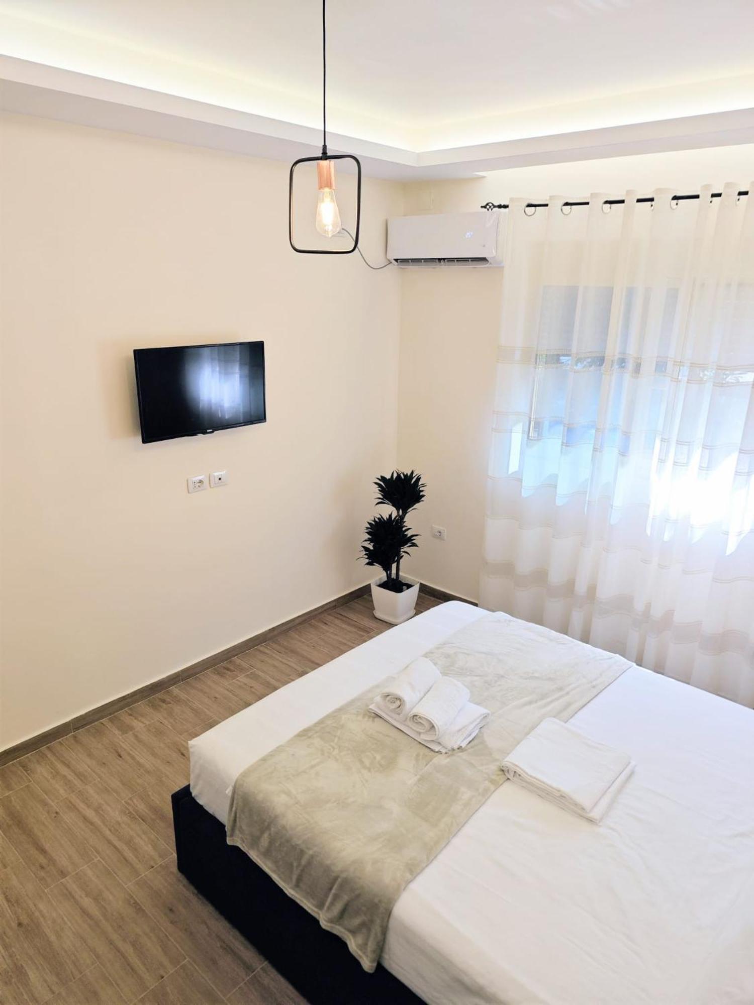 New Apartment Close To Sea And Downtown Vlora Kültér fotó